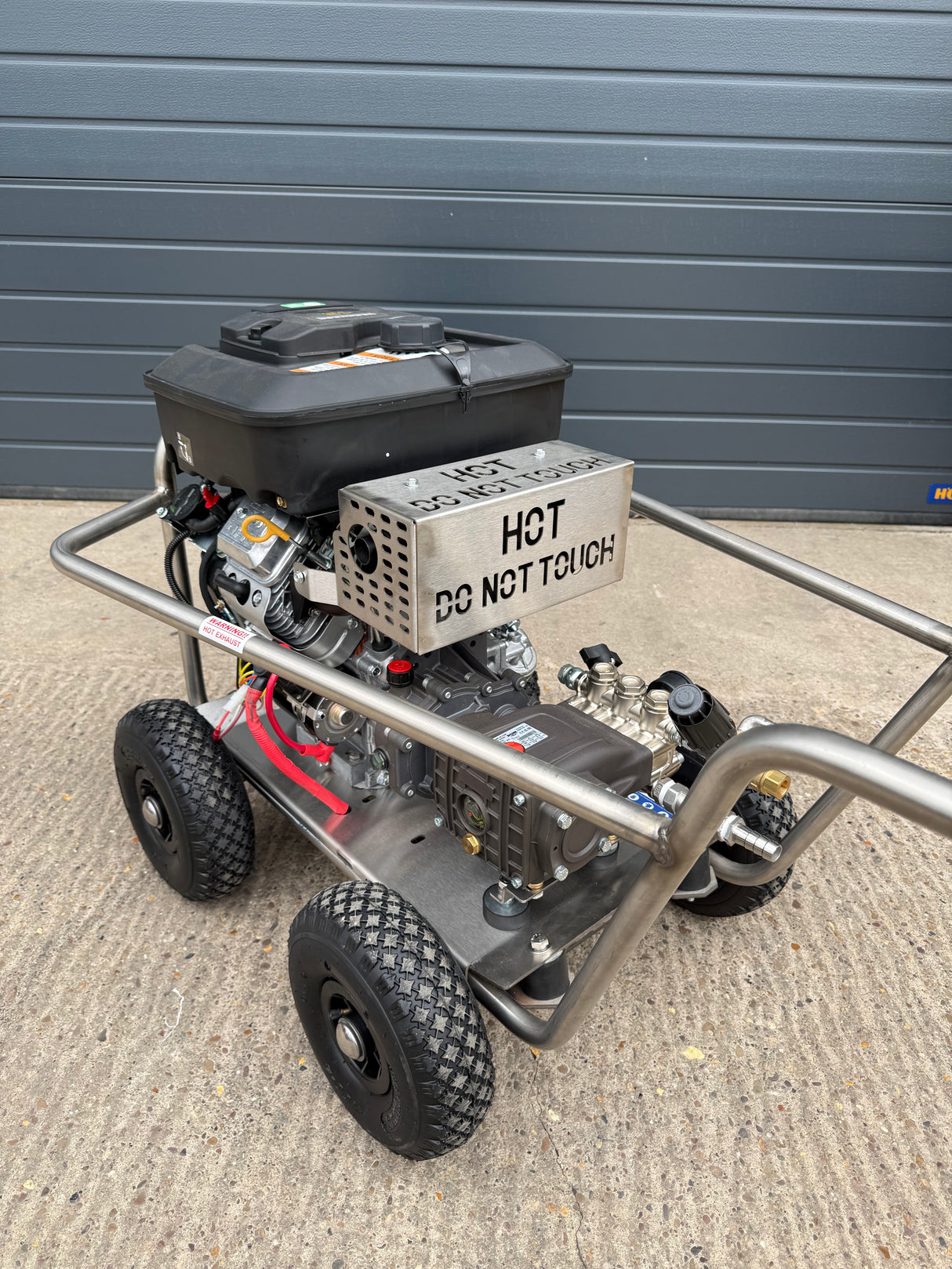 EX DISPLAY - WATERTEK® VANGUARD 16hp E-START PRESSURE WASHER - SOLD