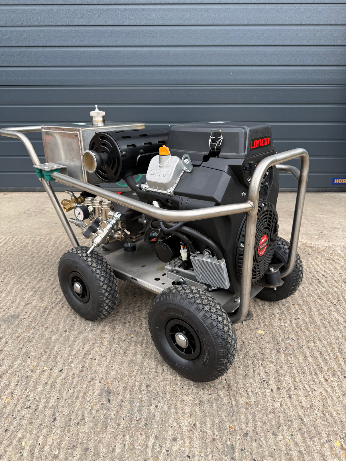 EX DEMO- WATERTEK LONCIN G700 23HP E-START PRESSURE WASHER